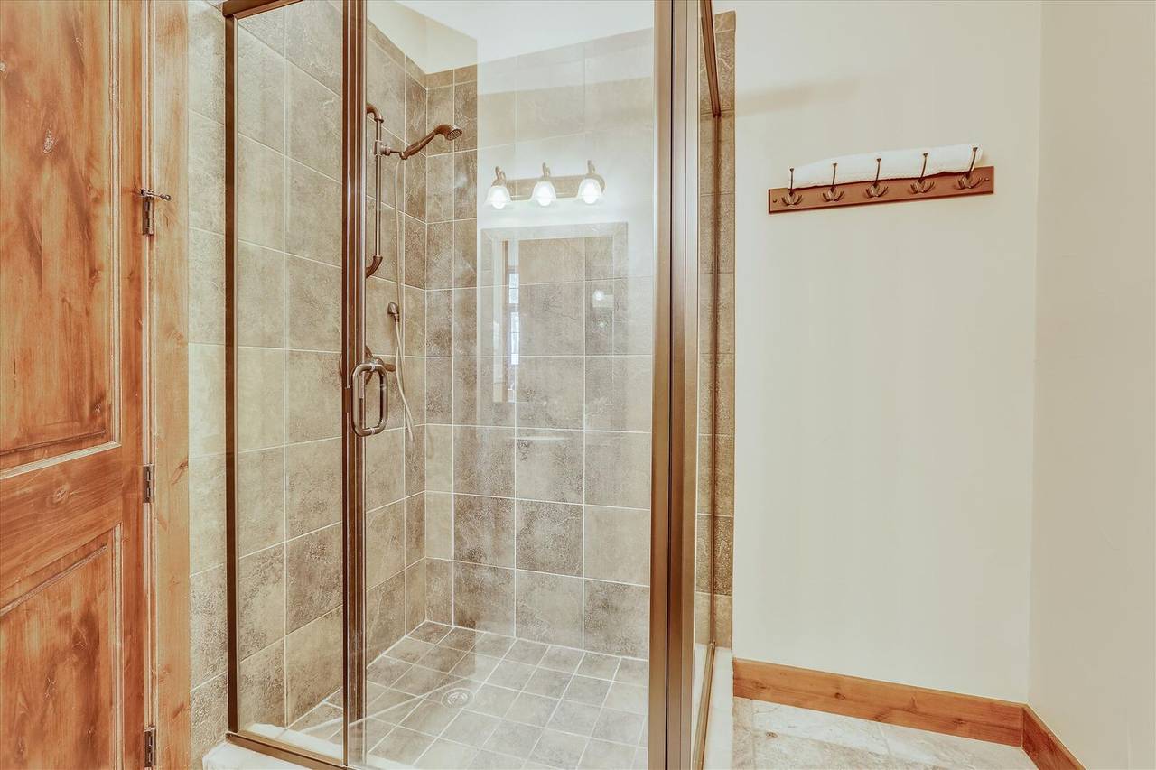 Walk in shower in the private queen bathroom - Baldy Mountain Overlook Breckenridge Vacation Rental Walk in shower in the private queen bathroom - Baldy Mountain Overlook Breckenridge Vacation Rental