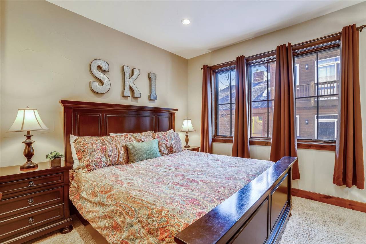 Upper level bedroom with King-size bed, desk, and private bath - Baldy Mountain Overlook Breckenridge Vacation Rental Upper level bedroom with King-size bed, desk, and private bath - Baldy Mountain Overlook Breckenridge Vacation Rental