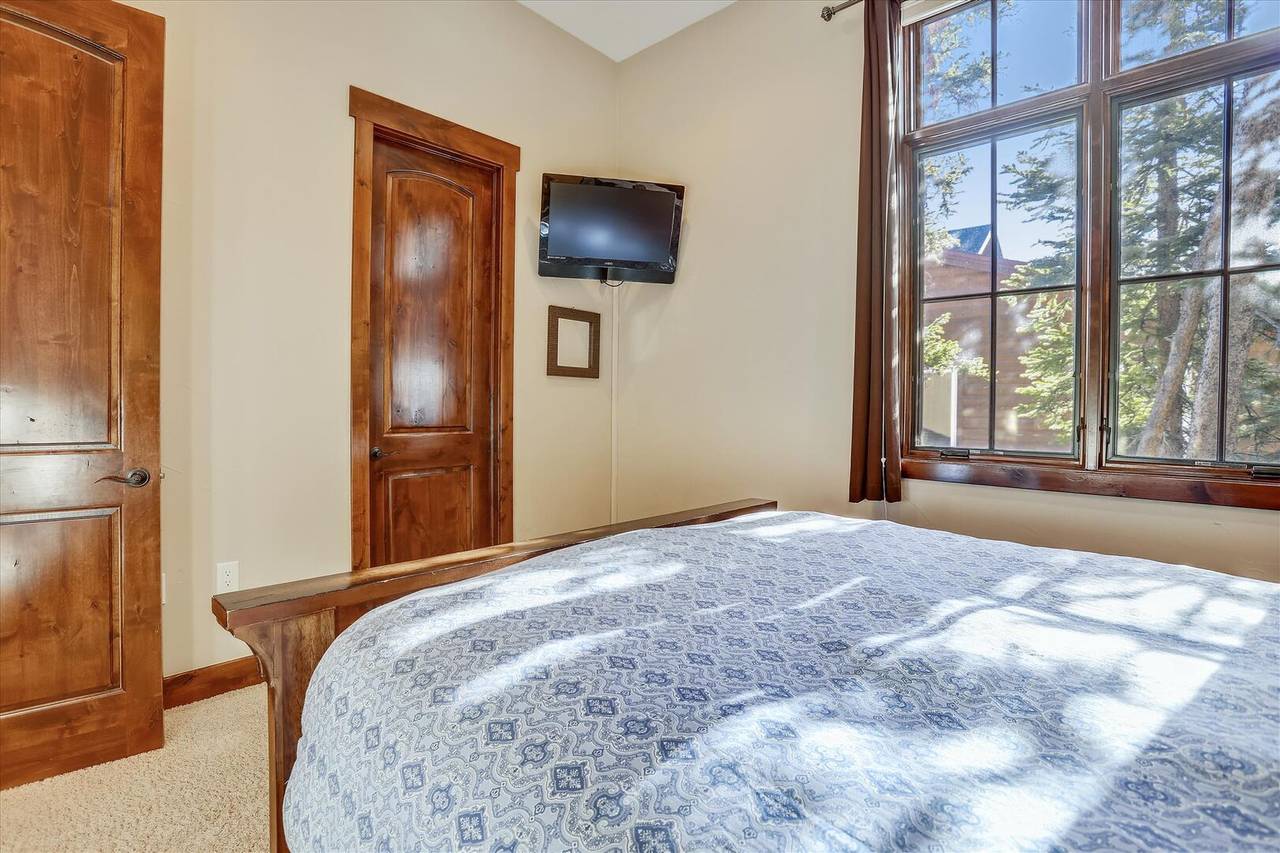 Enjoy a relaxing night and watch your favorite shows or movies with this TV - Baldy Mountain Overlook Breckenridge Vacation Rental Enjoy a relaxing night and watch your favorite shows or movies with this TV - Baldy Mountain Overlook Breckenridge Vacation Rental