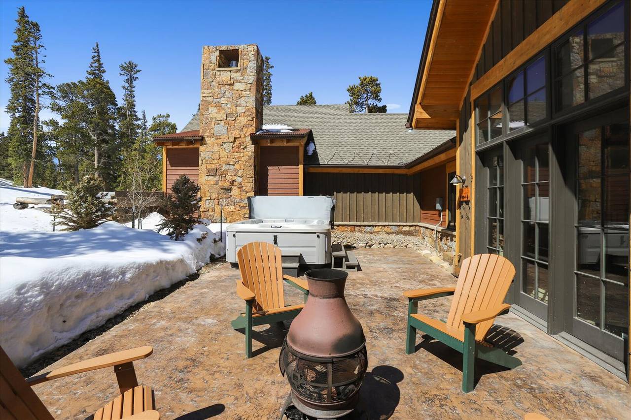 Outdoor patio with hot tub and standing fire place - Baldy Mountain Overlook Breckenridge Vacation Rental Outdoor patio with hot tub and standing fire place - Baldy Mountain Overlook Breckenridge Vacation Rental