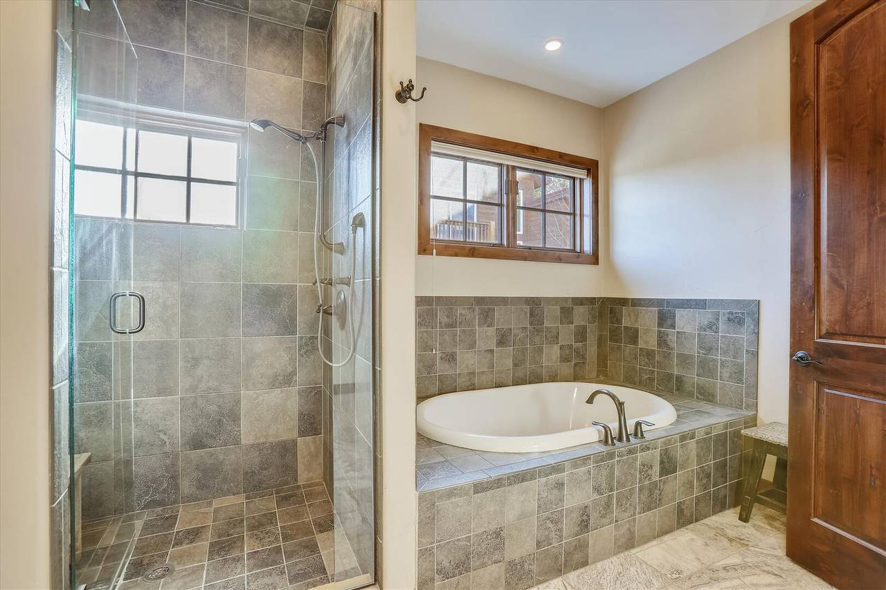 Additional view of upper level private bath - Baldy Mountain Overlook Breckenridge Vacation Rental Additional view of upper level private bath - Baldy Mountain Overlook Breckenridge Vacation Rental