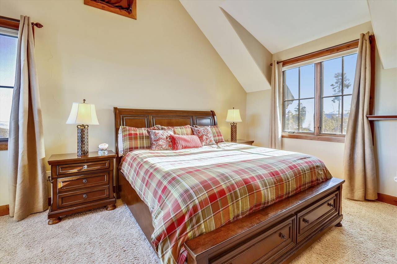Upper level master with King-size bed, TV, fireplace and private bath - Baldy Mountain Overlook Breckenridge Vacation Rental Upper level master with King-size bed, TV, fireplace and private bath - Baldy Mountain Overlook Breckenridge Vacation Rental