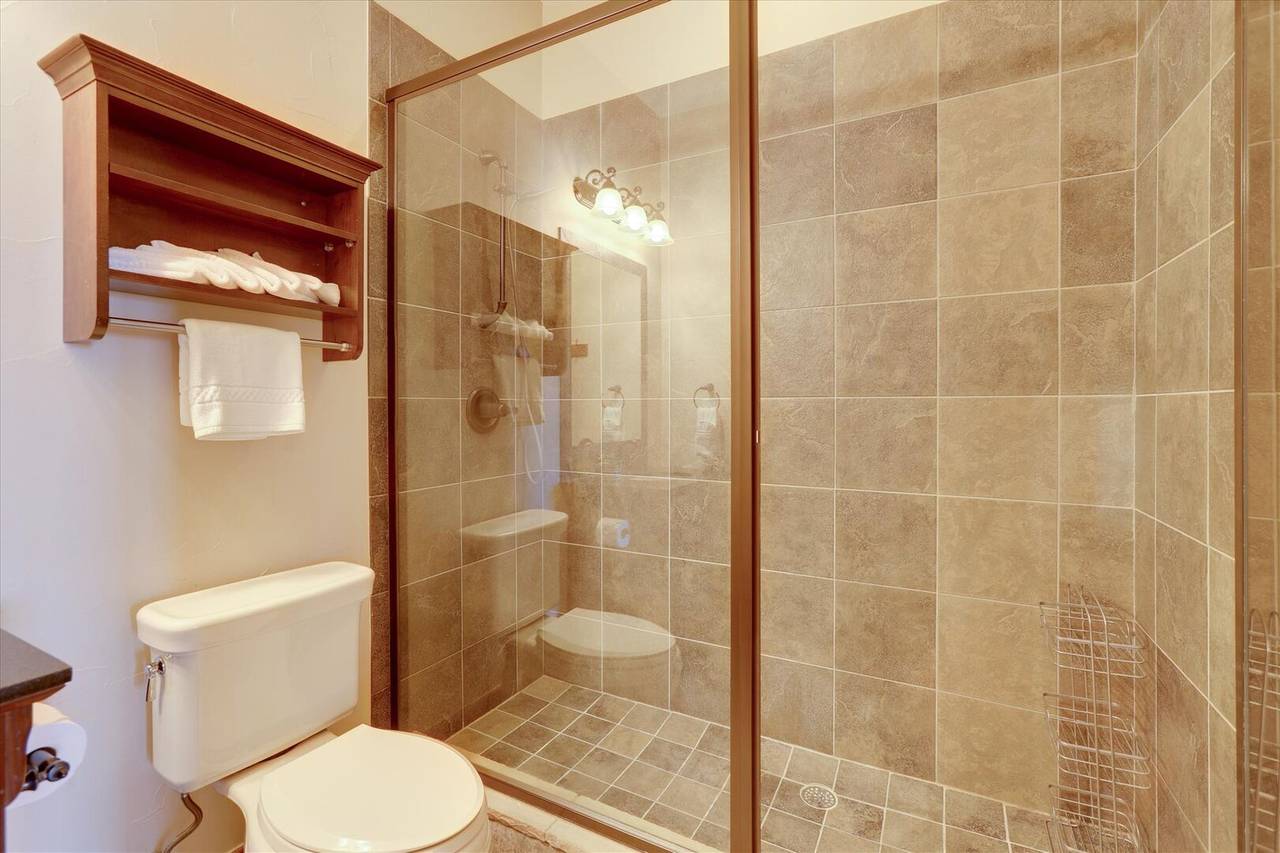 Bunk room bathroom - Baldy Mountain Overlook Breckenridge Vacation Rental Bunk room bathroom - Baldy Mountain Overlook Breckenridge Vacation Rental