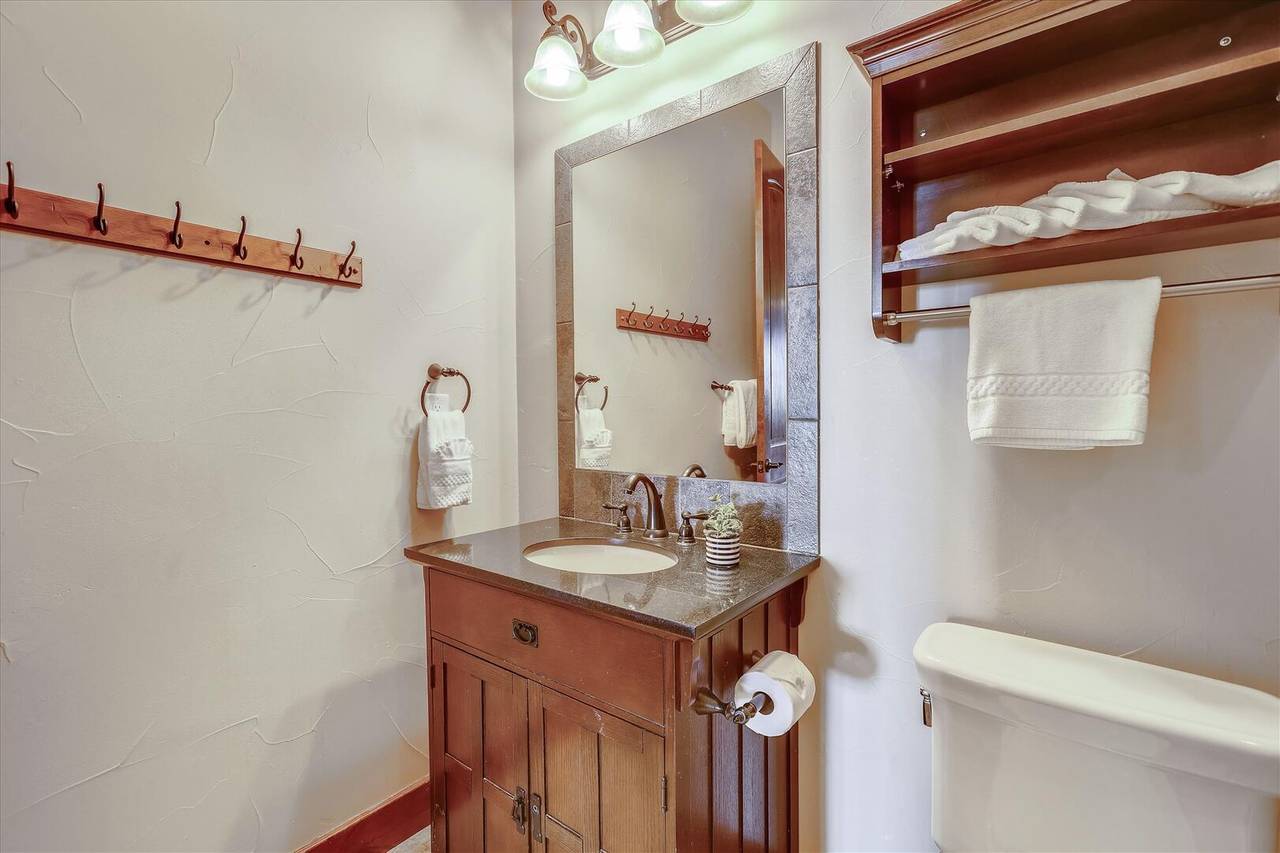 Bunk room bathroom - Baldy Mountain Overlook Breckenridge Vacation Rental Bunk room bathroom - Baldy Mountain Overlook Breckenridge Vacation Rental