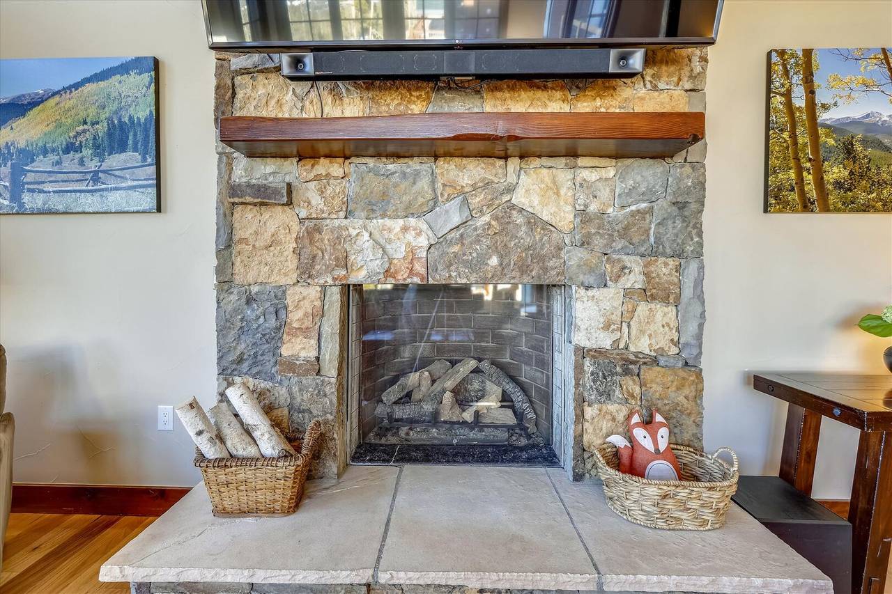 Relax by this cozy warm fireplace with beautiful ambiance - Baldy Mountain Overlook Breckenridge Vacation Rental Relax by this cozy warm fireplace with beautiful ambiance - Baldy Mountain Overlook Breckenridge Vacation Rental