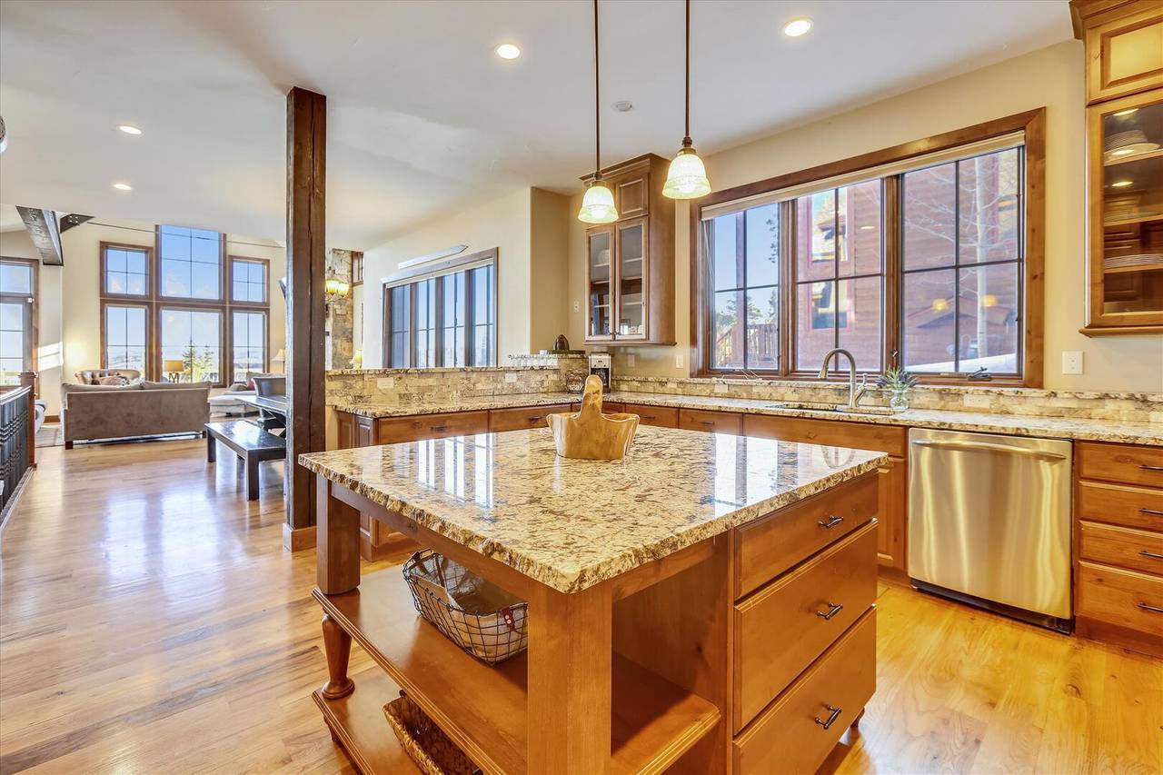 Cooks will love this updated and spacious kitchen with stainless appliances - Baldy Mountain Overlook Breckenridge Vacation Rental Cooks will love this updated and spacious kitchen with stainless appliances - Baldy Mountain Overlook Breckenridge Vacation Rental