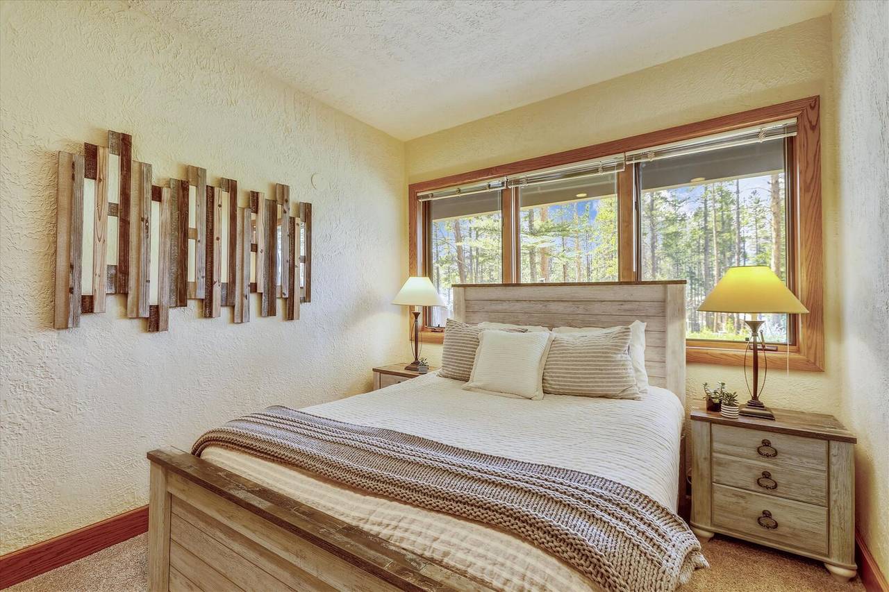Bedroom - Evergreen Lodge - Breckenridge Vacation Rental Bedroom - Evergreen Lodge - Breckenridge Vacation Rental