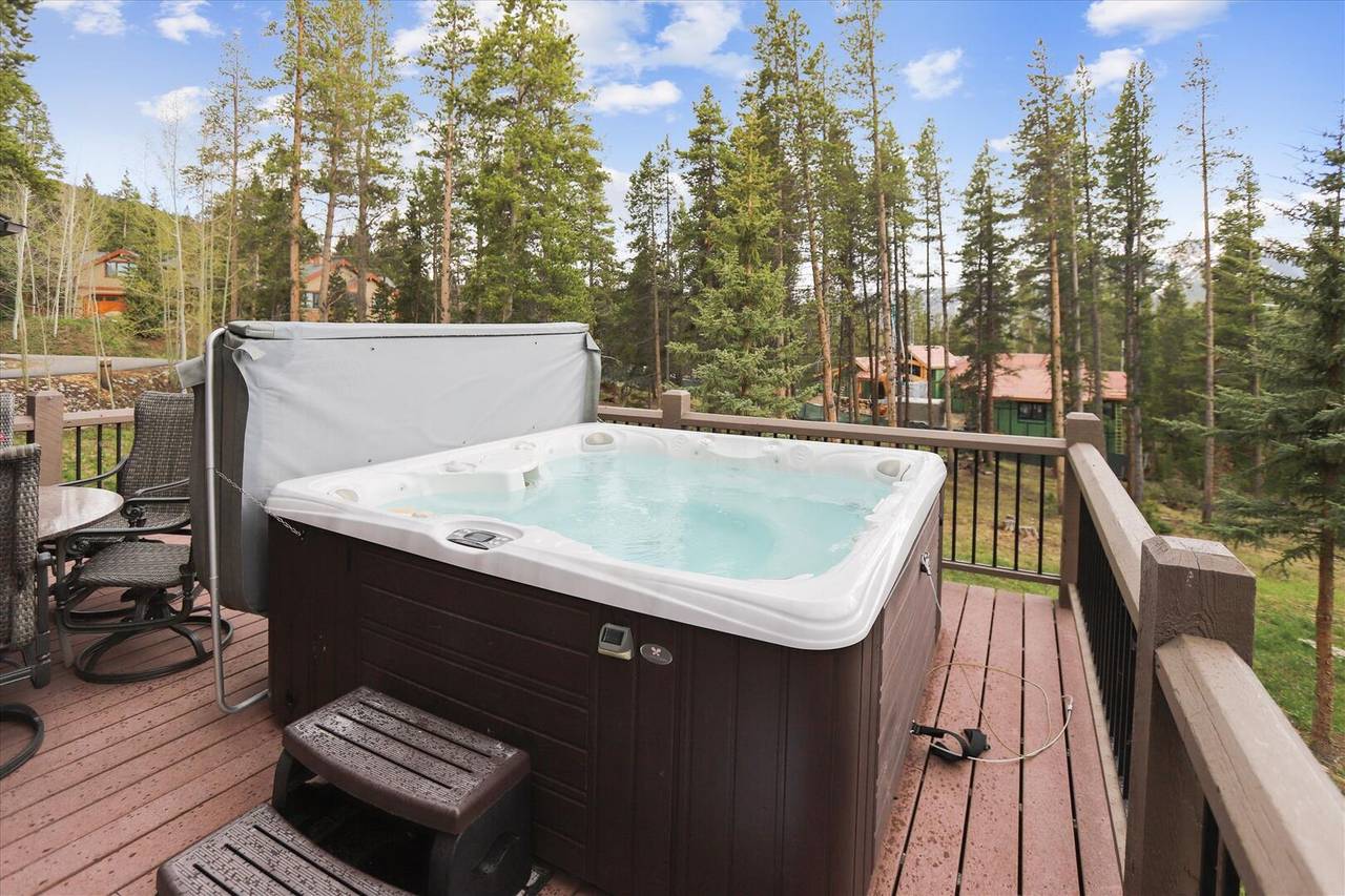 Hot tub - Evergreen Lodge - Breckenridge Vacation Rental Hot tub - Evergreen Lodge - Breckenridge Vacation Rental