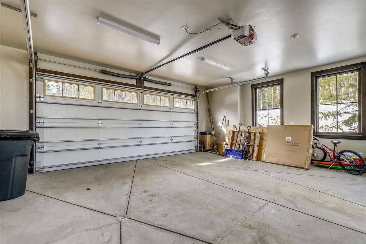 Garage - Barton Creek Vista Breckenridge Vacation Rental Garage - Barton Creek Vista Breckenridge Vacation Rental