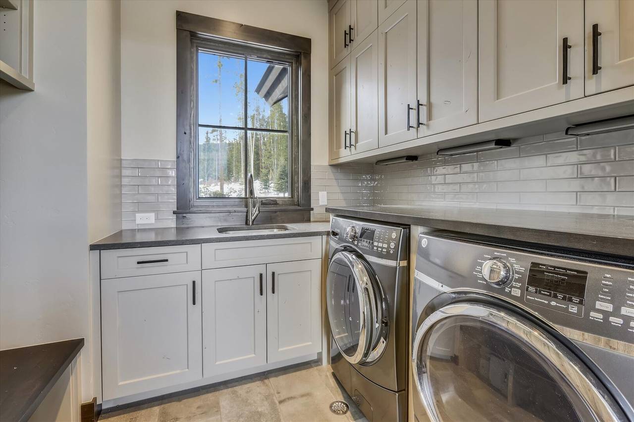 Washer/Dryer - Barton Creek Vista Breckenridge Vacation Rental Washer/Dryer - Barton Creek Vista Breckenridge Vacation Rental