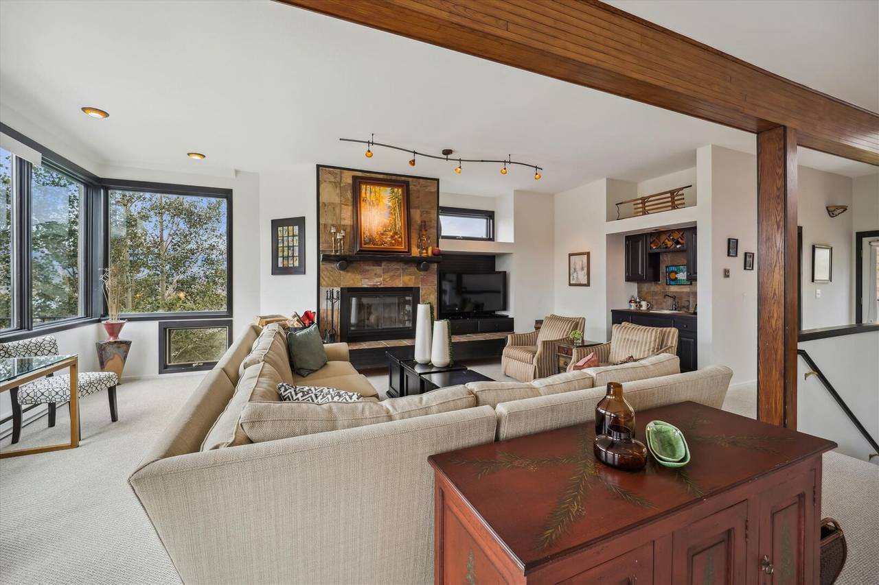 Living Area - Bella Vista - Dillon Vacation Rental Living Area - Bella Vista - Dillon Vacation Rental