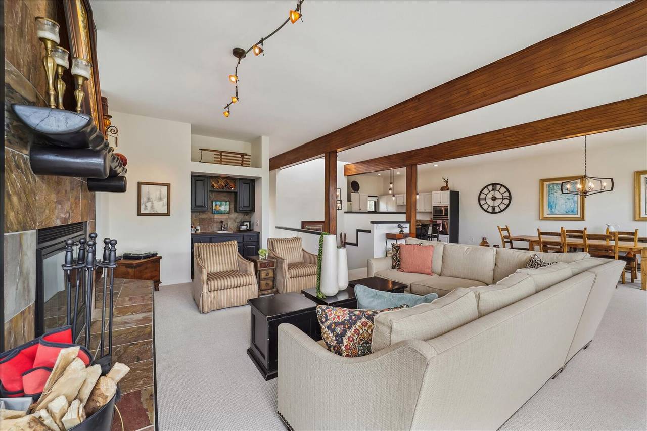 Living Area - Bella Vista - Dillon Vacation Rental Living Area - Bella Vista - Dillon Vacation Rental