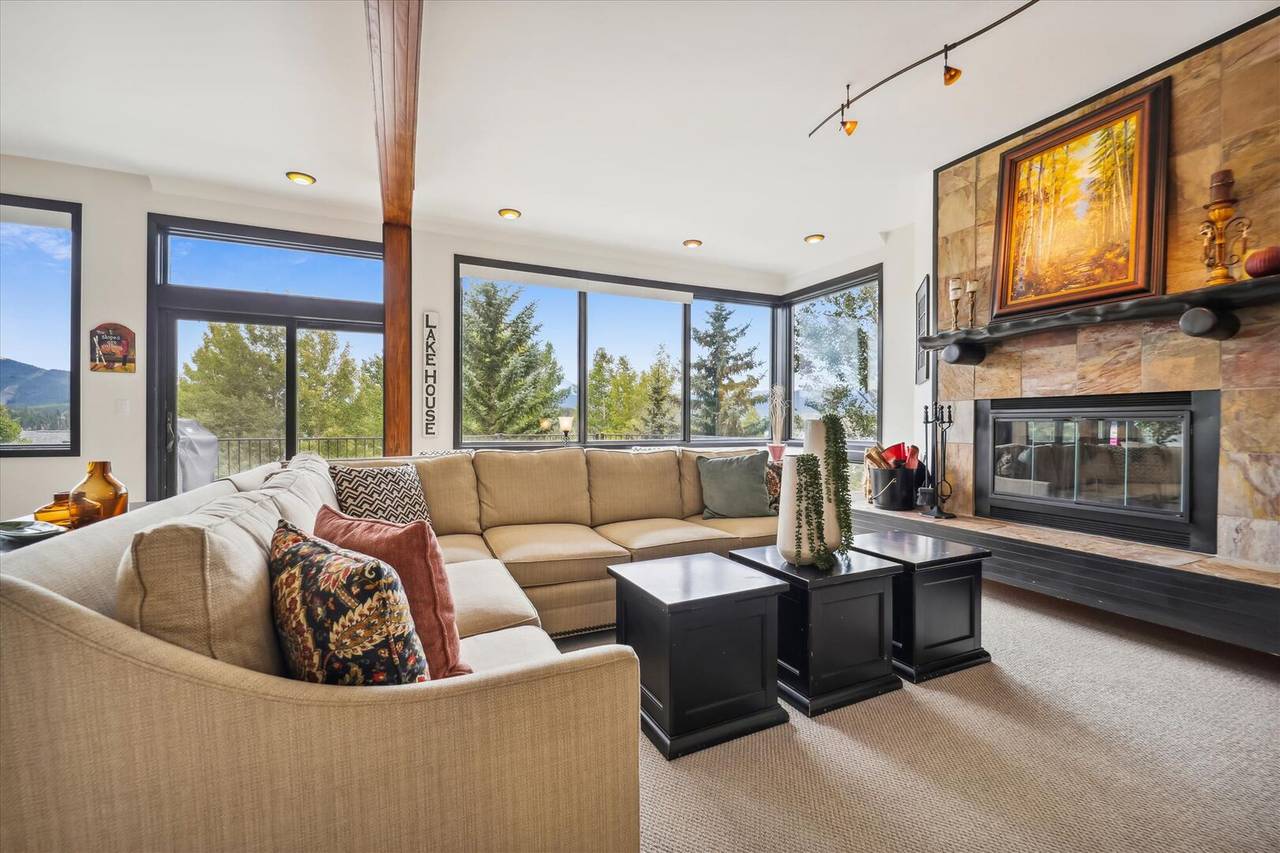 Living Area - Bella Vista - Dillon Vacation Rental Living Area - Bella Vista - Dillon Vacation Rental