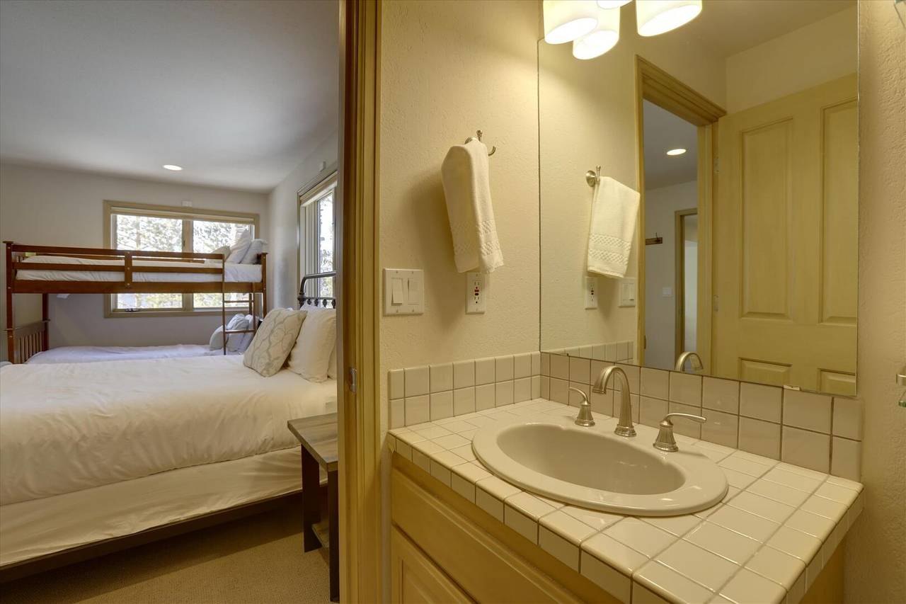 Bathroom - Charter Ridge 10 - Breckenridge Vacation Rental Bathroom - Charter Ridge 10 - Breckenridge Vacation Rental