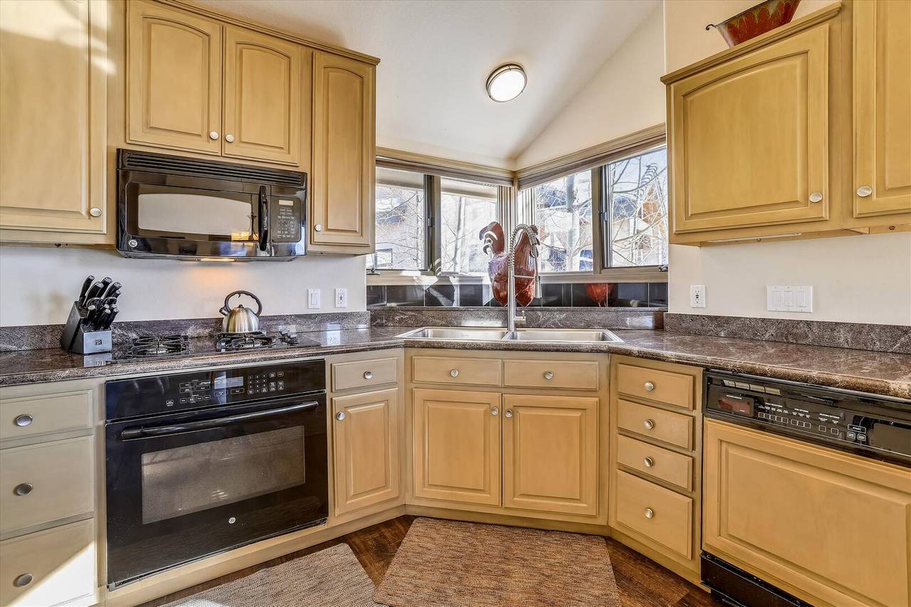 Kitchen - Charter Ridge 10 - Breckenridge Vacation Rental Kitchen - Charter Ridge 10 - Breckenridge Vacation Rental