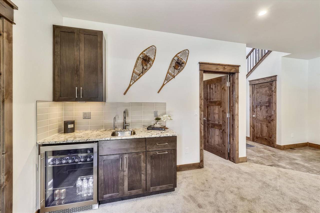 Living Area - Cocoa Cabin Breckenridge Vacation Rental Living Area - Cocoa Cabin Breckenridge Vacation Rental