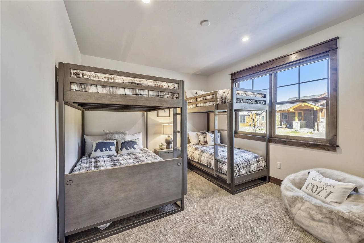 Bedroom - Cocoa Cabin Breckenridge Vacation Rental Bedroom - Cocoa Cabin Breckenridge Vacation Rental