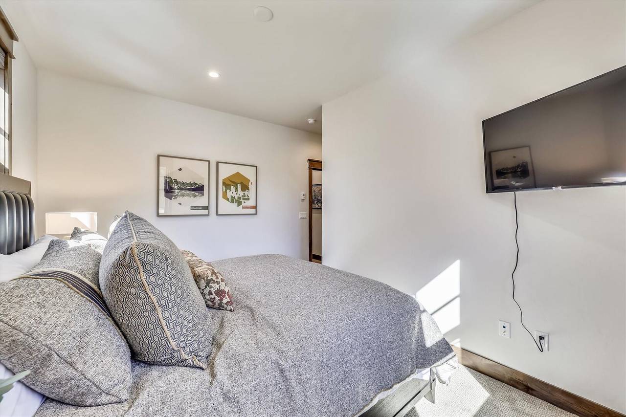 Bedroom - Cocoa Cabin Breckenridge Vacation Rental Bedroom - Cocoa Cabin Breckenridge Vacation Rental