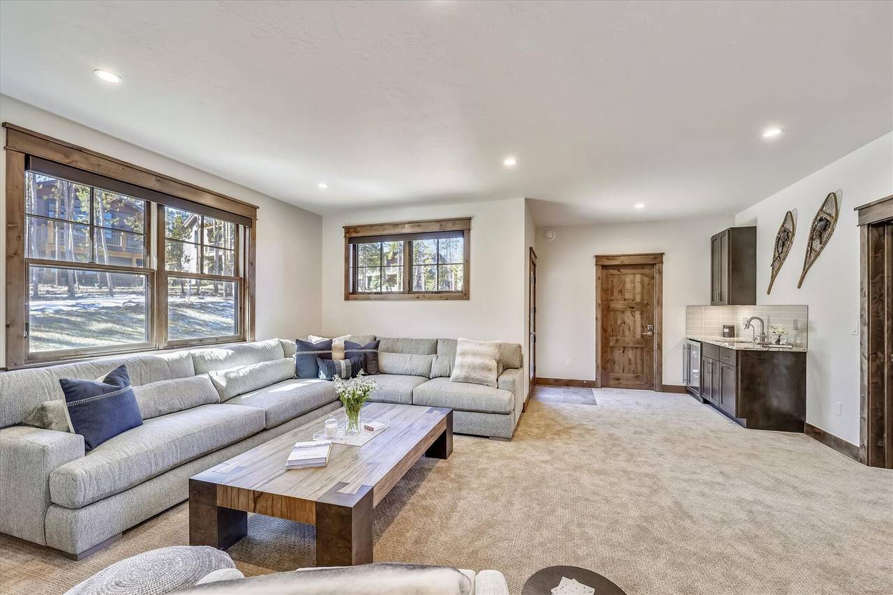 Living Area - Cocoa Cabin Breckenridge Vacation Rental Living Area - Cocoa Cabin Breckenridge Vacation Rental