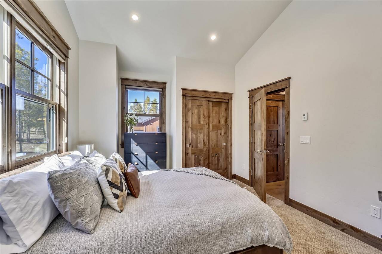 Bedroom - Cocoa Cabin Breckenridge Vacation Rental Bedroom - Cocoa Cabin Breckenridge Vacation Rental