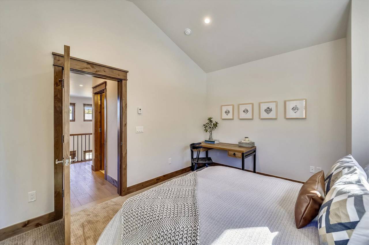 Bedroom - Cocoa Cabin Breckenridge Vacation Rental Bedroom - Cocoa Cabin Breckenridge Vacation Rental