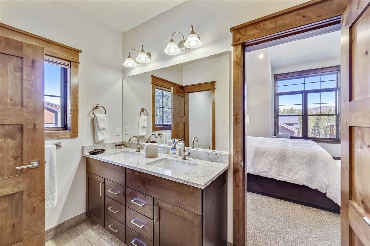 Bathroom - Cocoa Cabin Breckenridge Vacation Rental Bathroom - Cocoa Cabin Breckenridge Vacation Rental