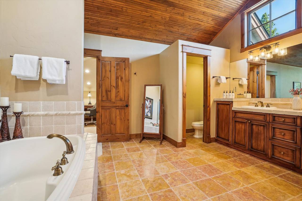 Bathroom - Cucumber Patch 60 - Breckenridge Vacation Rental Bathroom - Cucumber Patch 60 - Breckenridge Vacation Rental