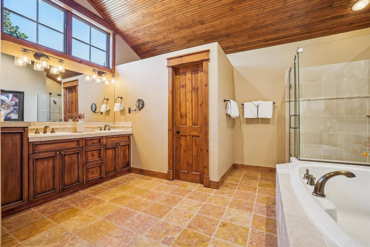 Bathroom - Cucumber Patch 60 - Breckenridge Vacation Rental Bathroom - Cucumber Patch 60 - Breckenridge Vacation Rental