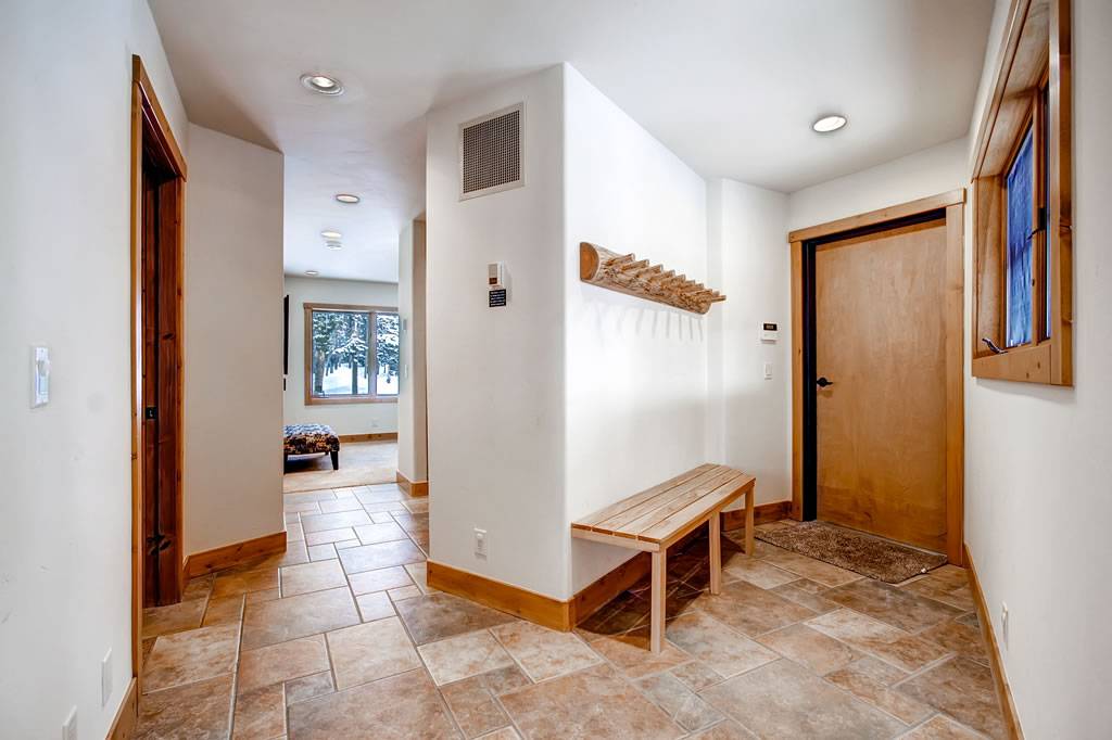 Hall - Dunkin Hill Lodge - Breckenridge Vacation Rental Hall - Dunkin Hill Lodge - Breckenridge Vacation Rental