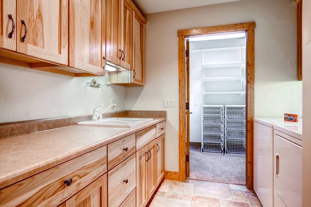 Laundry - Dunkin Hill Lodge - Breckenridge Vacation Rental Laundry - Dunkin Hill Lodge - Breckenridge Vacation Rental