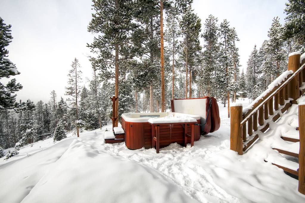 Hot Tub - Dunkin Hill Lodge - Breckenridge Vacation Rental Hot Tub - Dunkin Hill Lodge - Breckenridge Vacation Rental