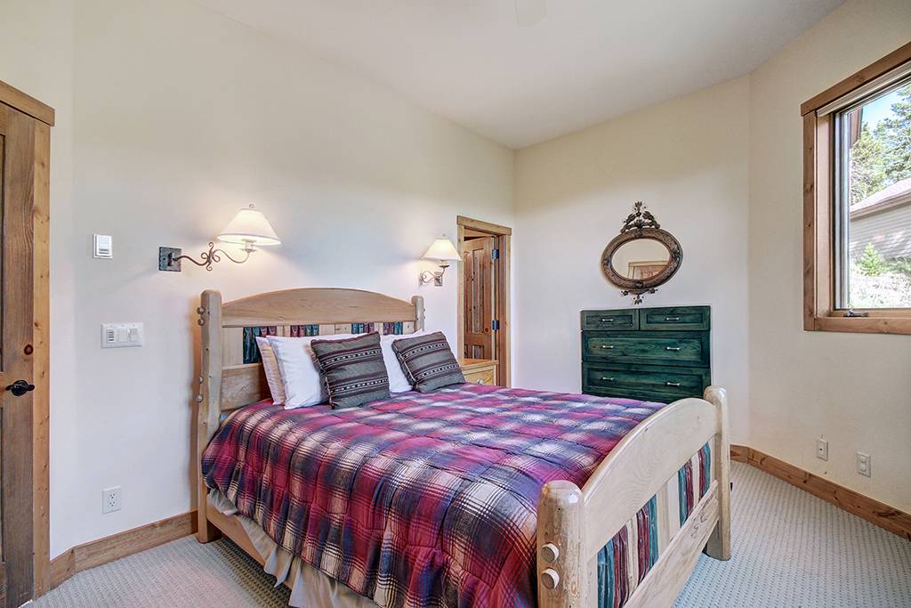 Bedroom - Dunkin Hill Lodge - Breckenridge Vacation Rental Bedroom - Dunkin Hill Lodge - Breckenridge Vacation Rental