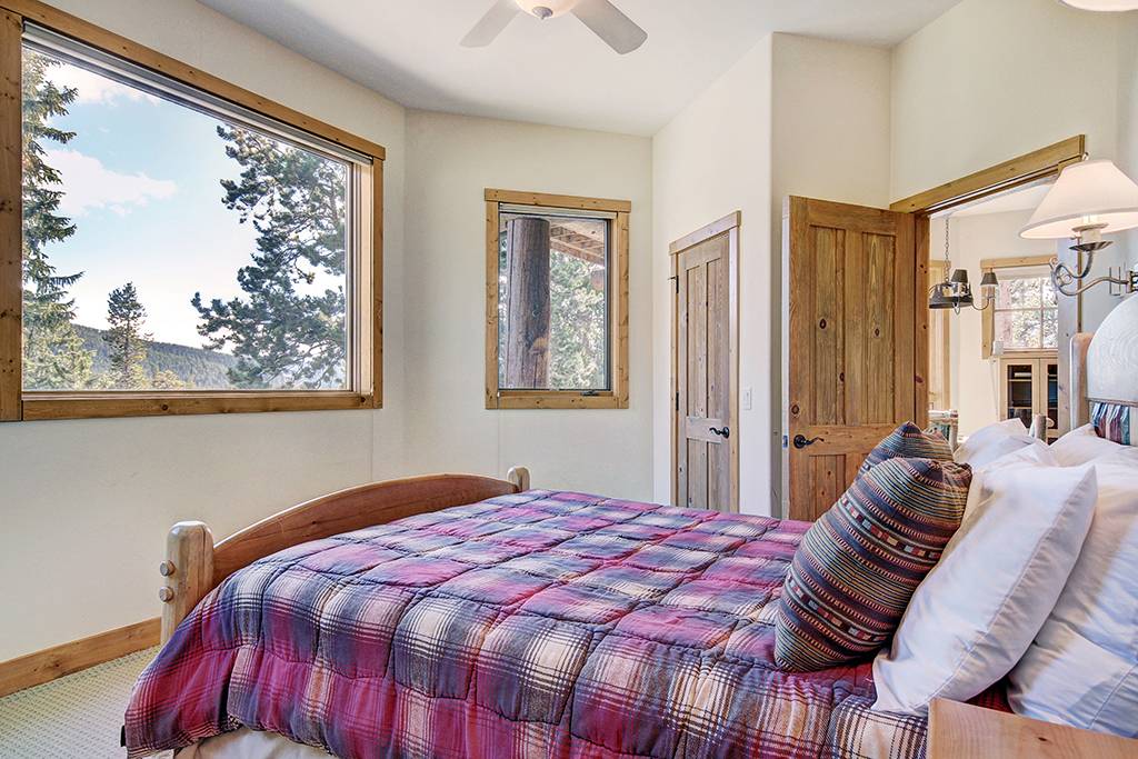 Bedroom - Dunkin Hill Lodge - Breckenridge Vacation Rental Bedroom - Dunkin Hill Lodge - Breckenridge Vacation Rental