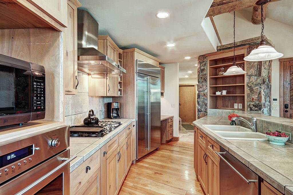 Kitchen - Dunkin Hill Lodge - Breckenridge Vacation Rental Kitchen - Dunkin Hill Lodge - Breckenridge Vacation Rental