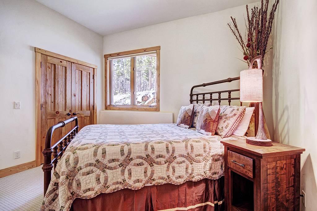 Bedroom - Dunkin Hill Lodge - Breckenridge Vacation Rental Bedroom - Dunkin Hill Lodge - Breckenridge Vacation Rental