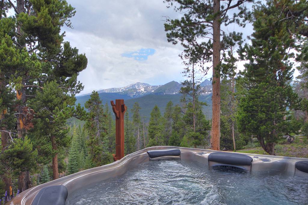 Hot Tub - Dunkin Hill Lodge - Breckenridge Vacation Rental Hot Tub - Dunkin Hill Lodge - Breckenridge Vacation Rental