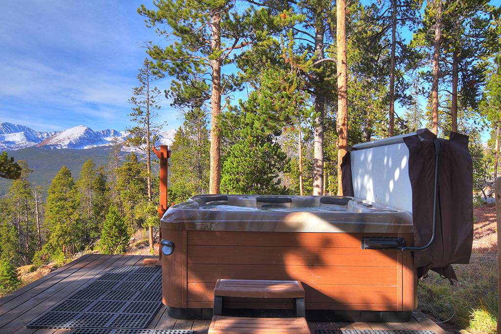Hot Tub - Dunkin Hill Lodge - Breckenridge Vacation Rental Hot Tub - Dunkin Hill Lodge - Breckenridge Vacation Rental