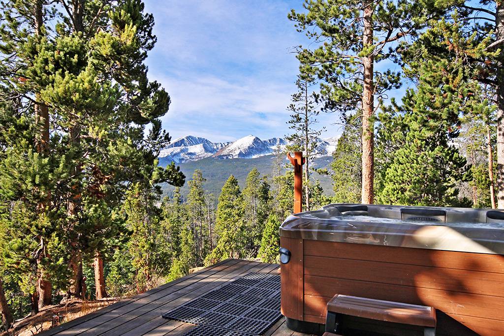 Hot Tub - Dunkin Hill Lodge - Breckenridge Vacation Rental Hot Tub - Dunkin Hill Lodge - Breckenridge Vacation Rental
