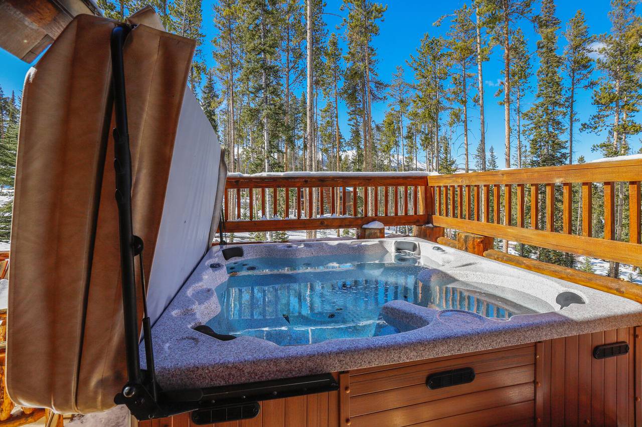 Hot Tub - Fireside Retreat - Breckenridge Vacation Rental Hot Tub - Fireside Retreat - Breckenridge Vacation Rental