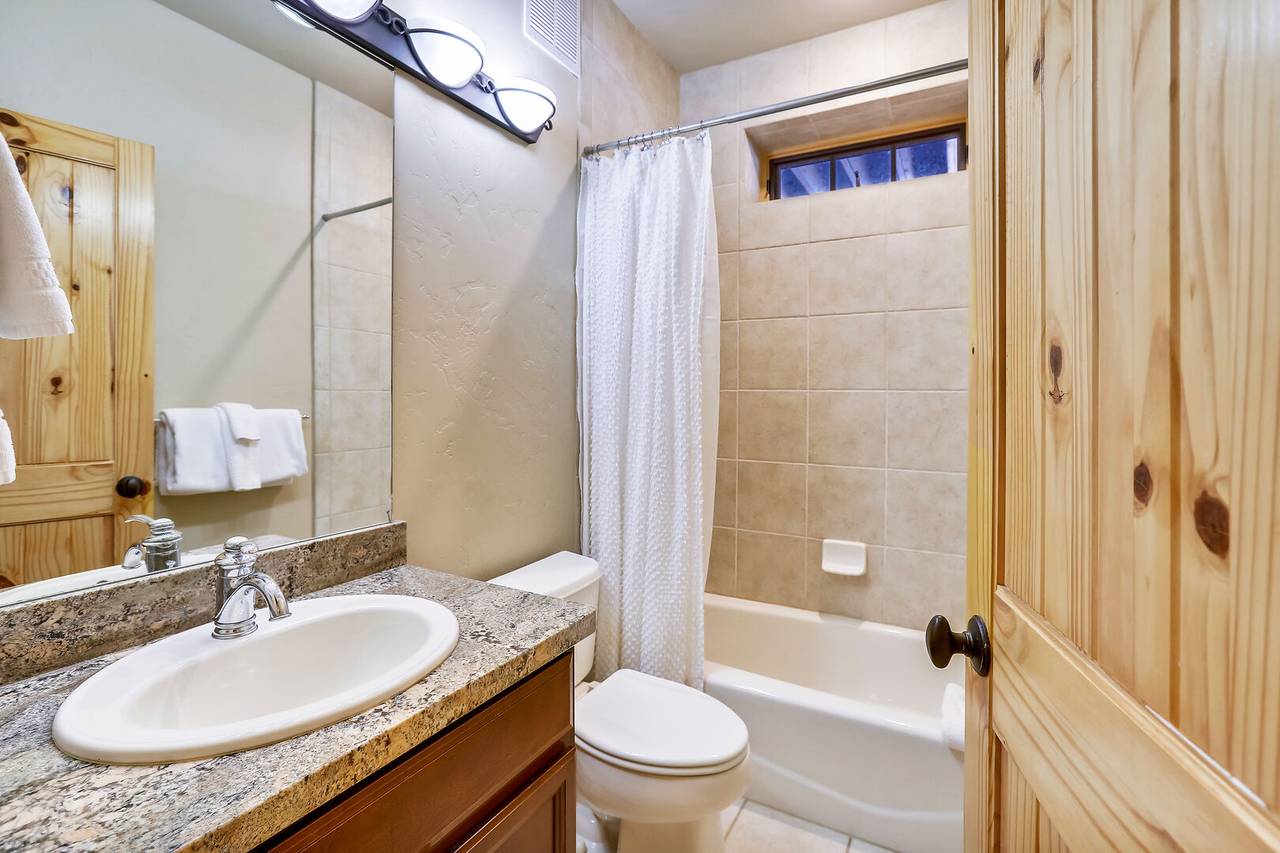 Bathroom - Fireside Retreat - Breckenridge Vacation Rental Bathroom - Fireside Retreat - Breckenridge Vacation Rental