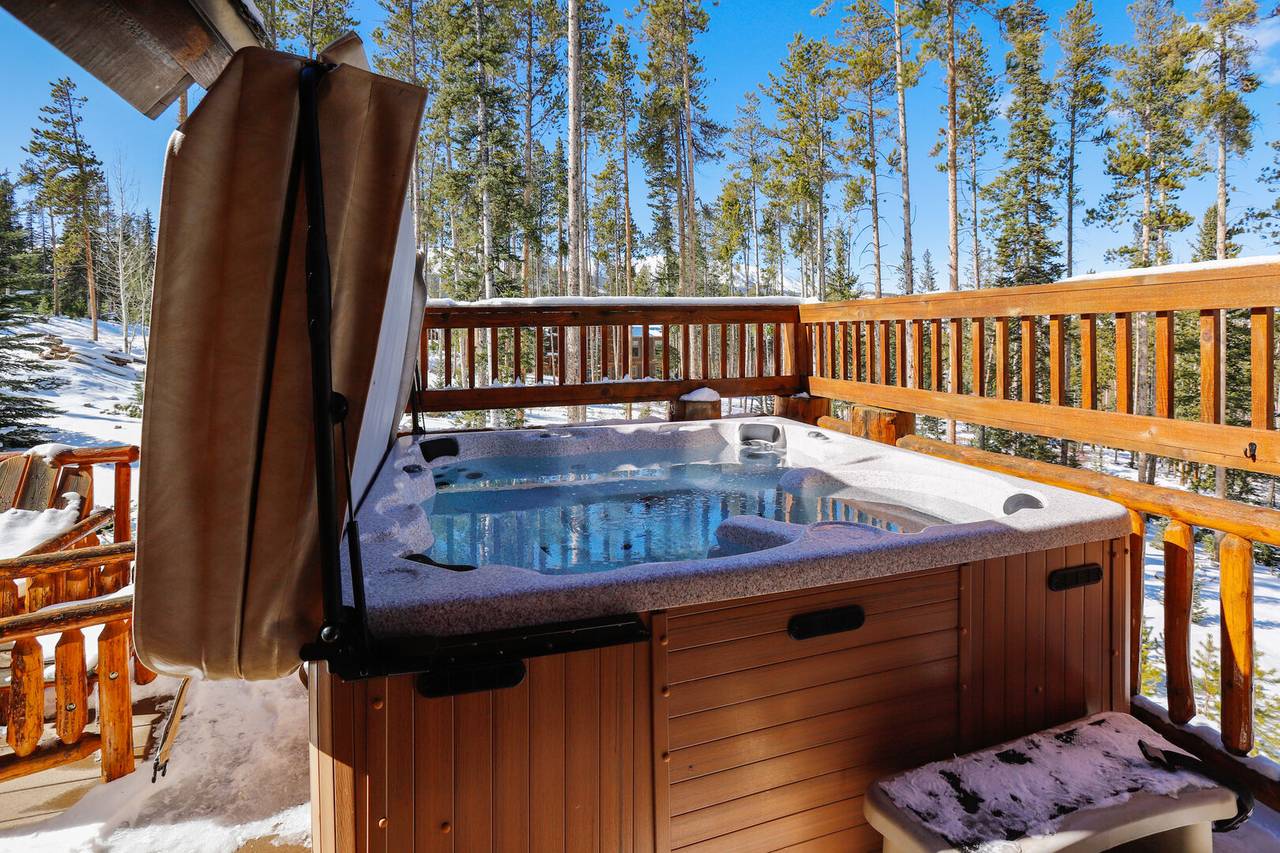 Hot Tub - Fireside Retreat - Breckenridge Vacation Rental Hot Tub - Fireside Retreat - Breckenridge Vacation Rental