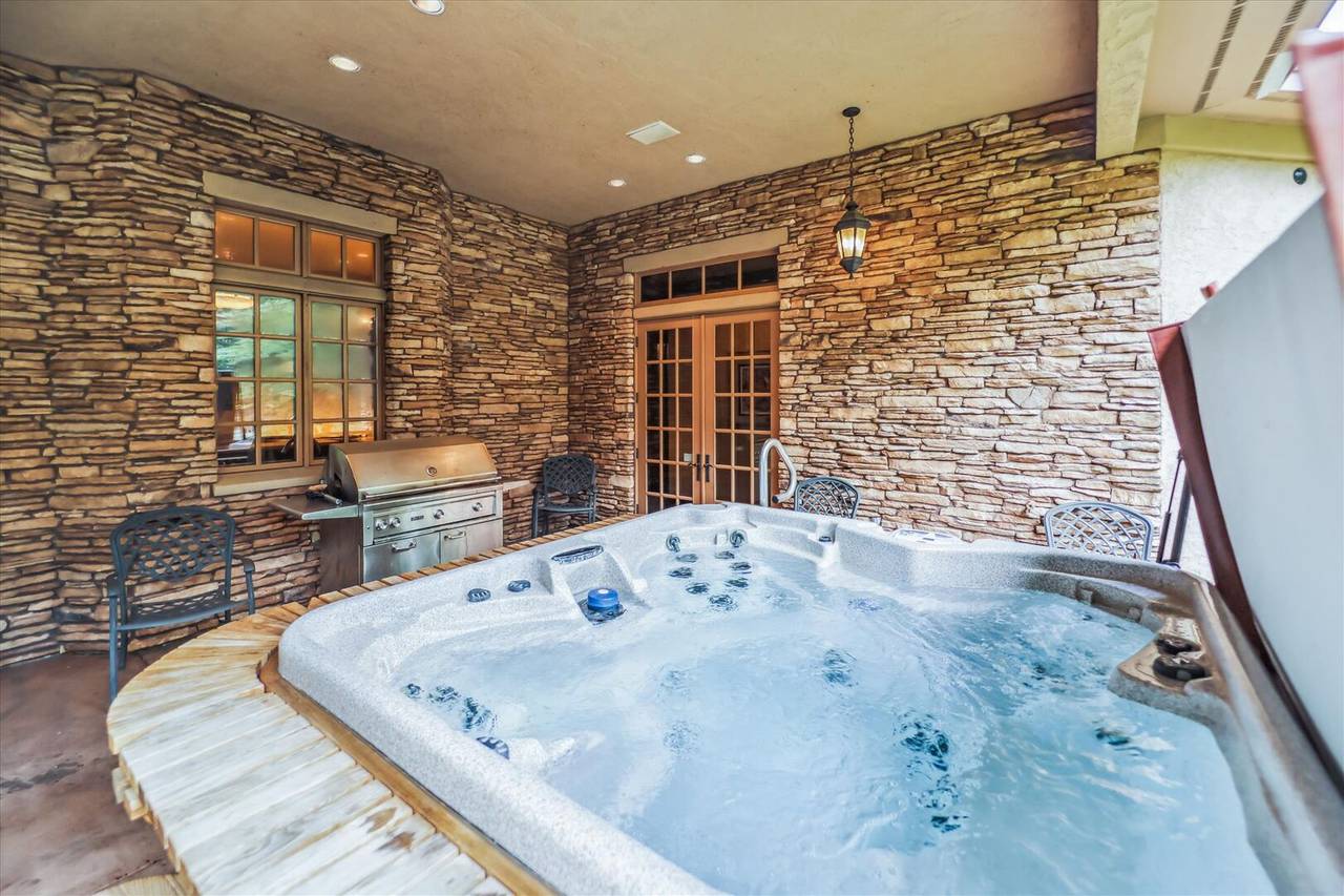 Hot Tub - Gold King Retreat - Breckenridge Vacation Rental Hot Tub - Gold King Retreat - Breckenridge Vacation Rental