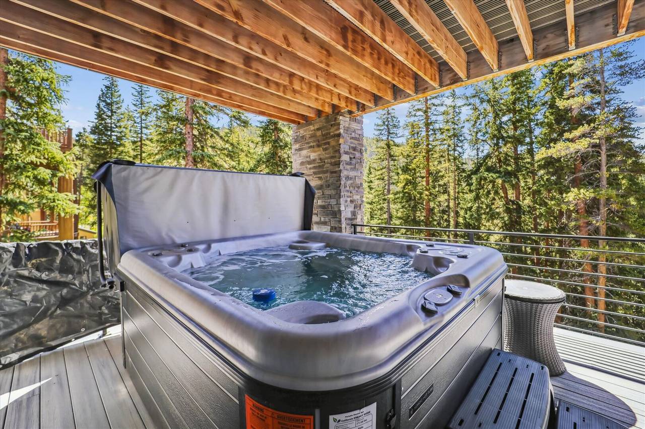 Hot Tub - Golden Fox House - Breckenridge Vacation Rental Hot Tub - Golden Fox House - Breckenridge Vacation Rental