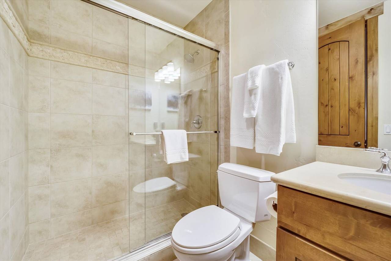 Bathroom - Goldenview Lodge - Breckenridge Vacation Rental Bathroom - Goldenview Lodge - Breckenridge Vacation Rental