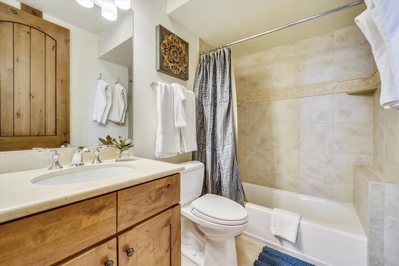 Bathroom - Goldenview Lodge - Breckenridge Vacation Rental Bathroom - Goldenview Lodge - Breckenridge Vacation Rental