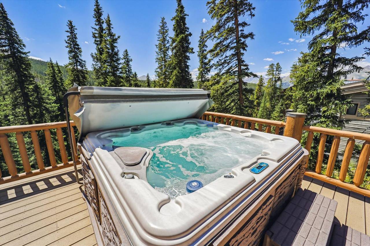 Hot Tub - Goldenview Lodge - Breckenridge Vacation Rental Hot Tub - Goldenview Lodge - Breckenridge Vacation Rental