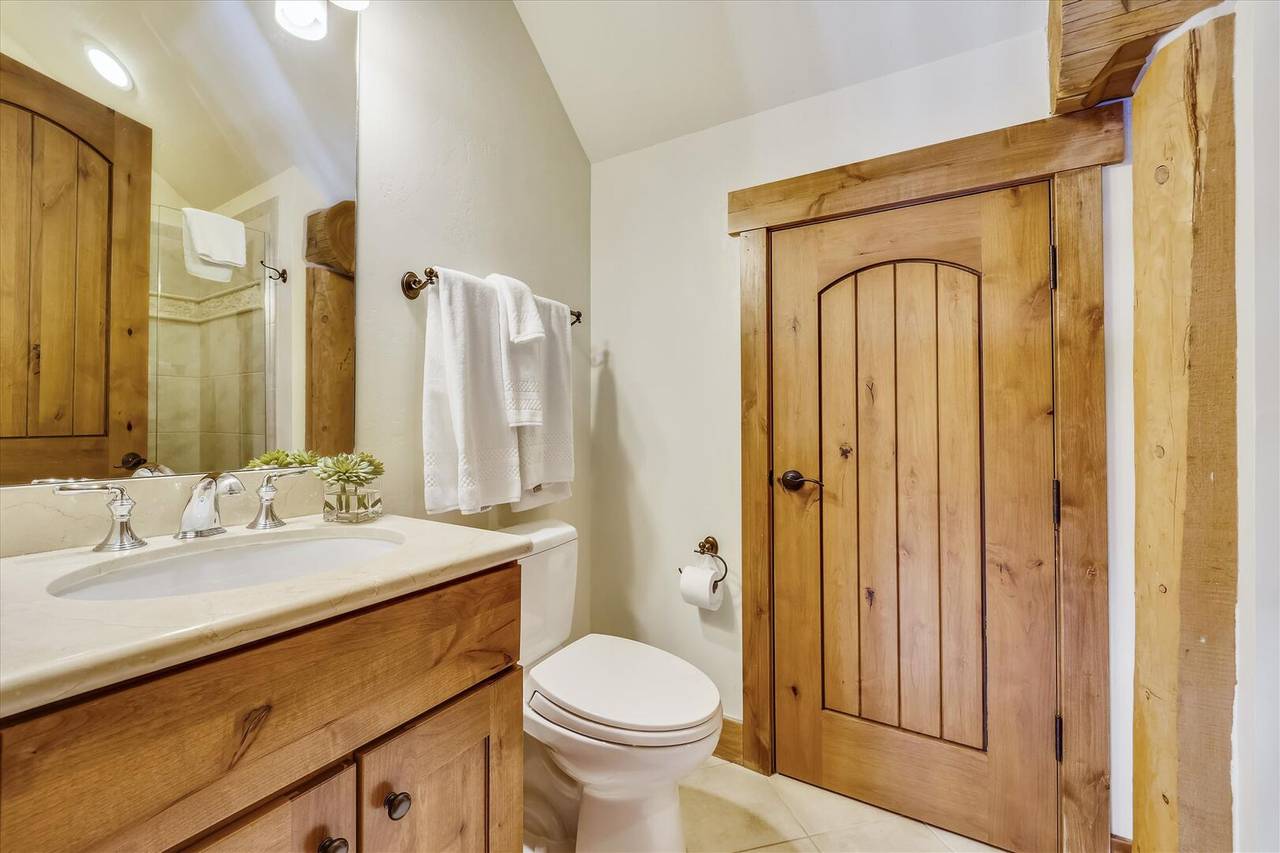 Bathroom - Goldenview Lodge - Breckenridge Vacation Rental Bathroom - Goldenview Lodge - Breckenridge Vacation Rental