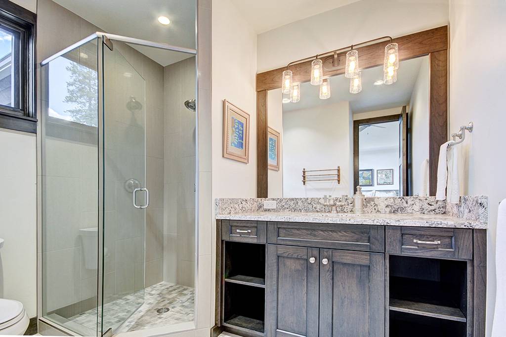Bathroom - Hawk's Hideaway - Breckenridge Vacation Rental Bathroom - Hawk's Hideaway - Breckenridge Vacation Rental