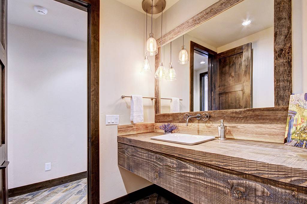Bathroom - Hawk's Hideaway - Breckenridge Vacation Rental Bathroom - Hawk's Hideaway - Breckenridge Vacation Rental