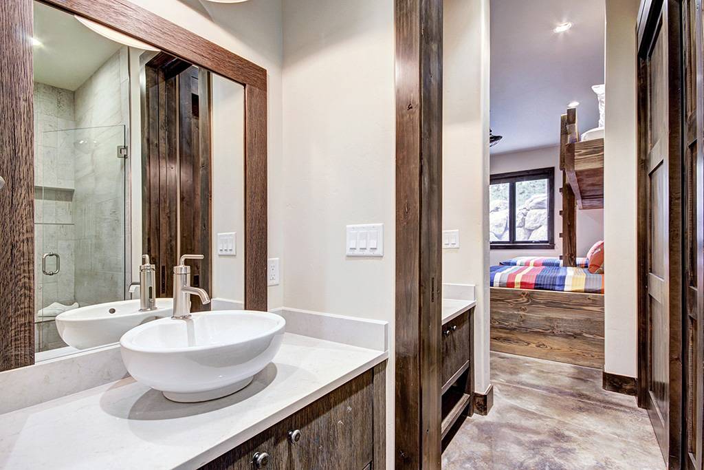 Bathroom - Hawk's Hideaway - Breckenridge Vacation Rental Bathroom - Hawk's Hideaway - Breckenridge Vacation Rental